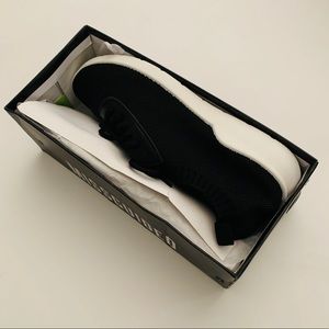 🏃🏼‍♀️ (NWT) Black Flexible Sneakers